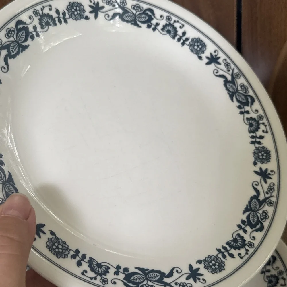 CORELLE Old Town Blue And White 8.5 Inch Five Piece Plates USED